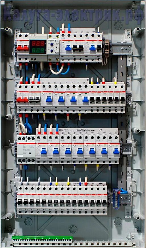 Щит распределительный электромонтаж. Щит распределительный готовый. Линейный электрощит. Готовый электрощит