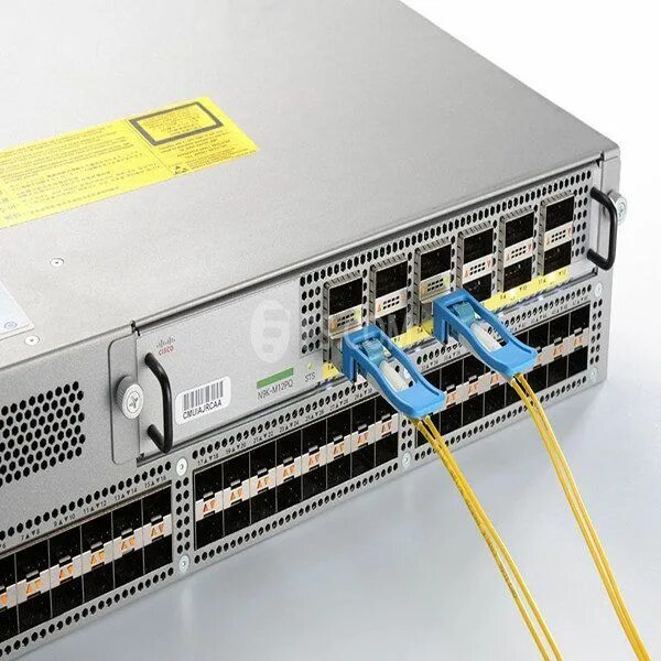 Коммутаторы cisco sfp. Qsfp-100g-lr4-s. cisco 4 sfp коммутатор. huawei qsfp28-100g-sr4. коммутатор cisco 5300.