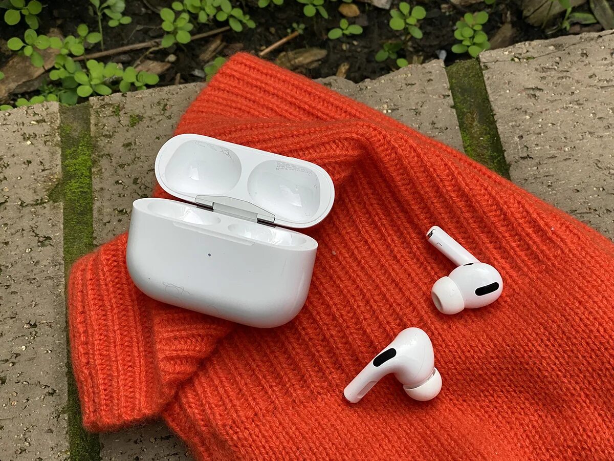 Airpods pro оранжевые. Air pods Pro 2. Наушники аирподс. Наушники AIRPODS Pro. Air pods 3.