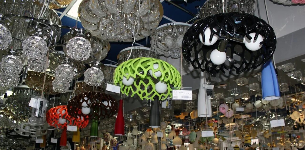 липецк, московская ул. лампа в центре. розничные магазины люстр. много люстр. дом света липецк.