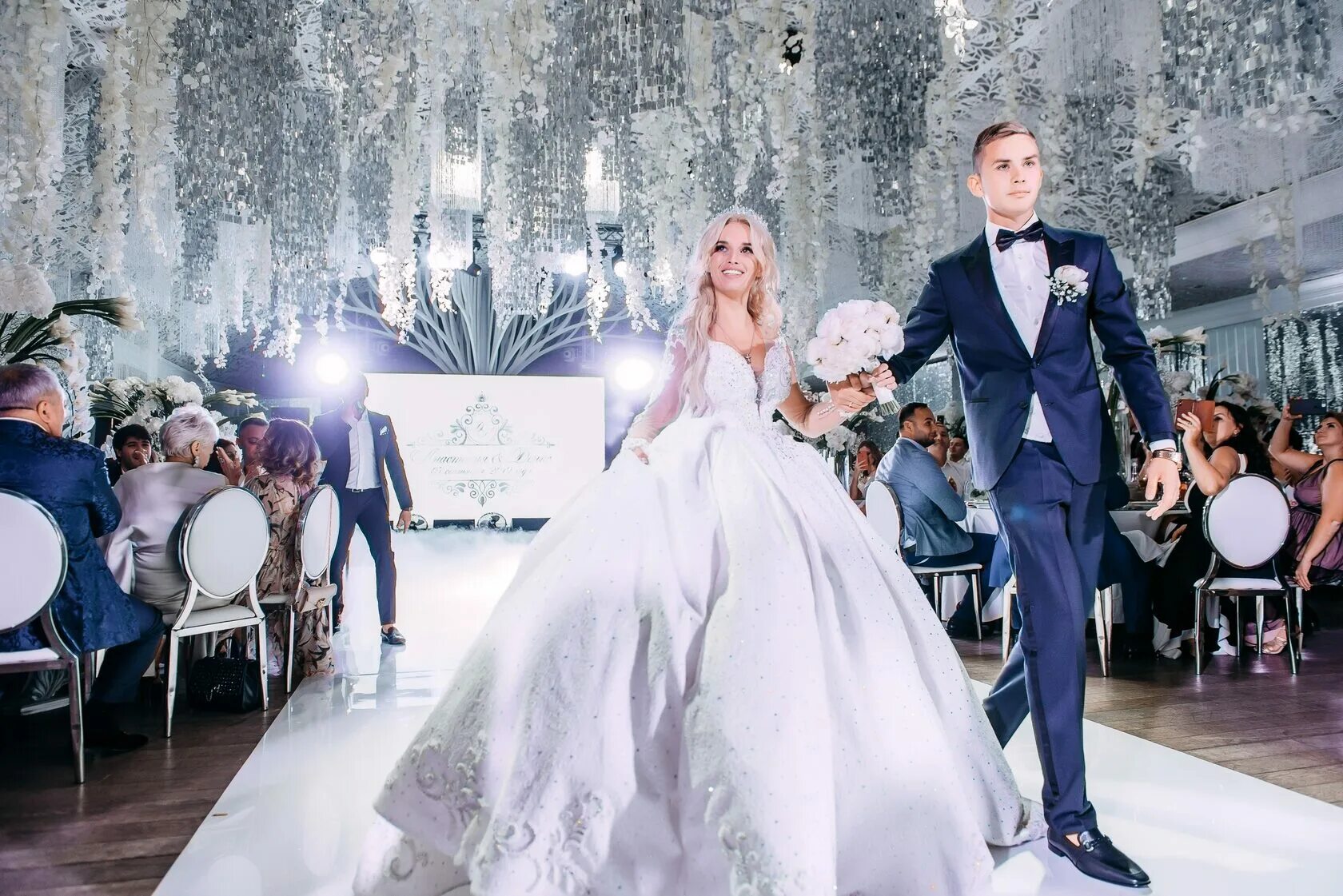 молодоженов воронеж. свадьба отель. бутик отель артист воронеж. места для фотосессий. молодоженов воронеж.