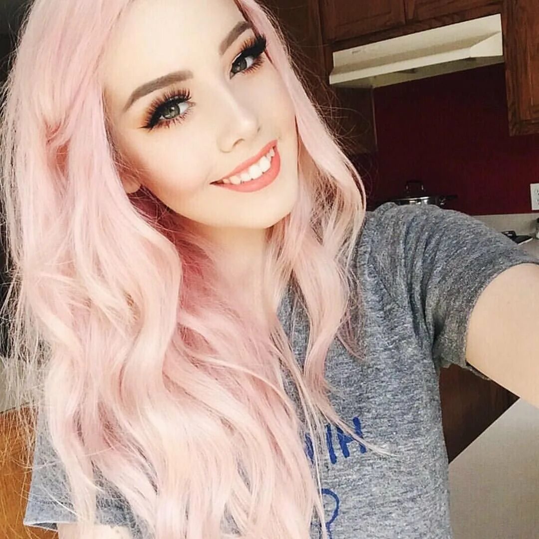 Hailie Barber розовые. Вика Блисс с розовыми волосами. Hailie Barber цветные волосы. Hailie Barber Pastel Pink hair.