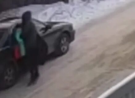 Мальчик спас девочку