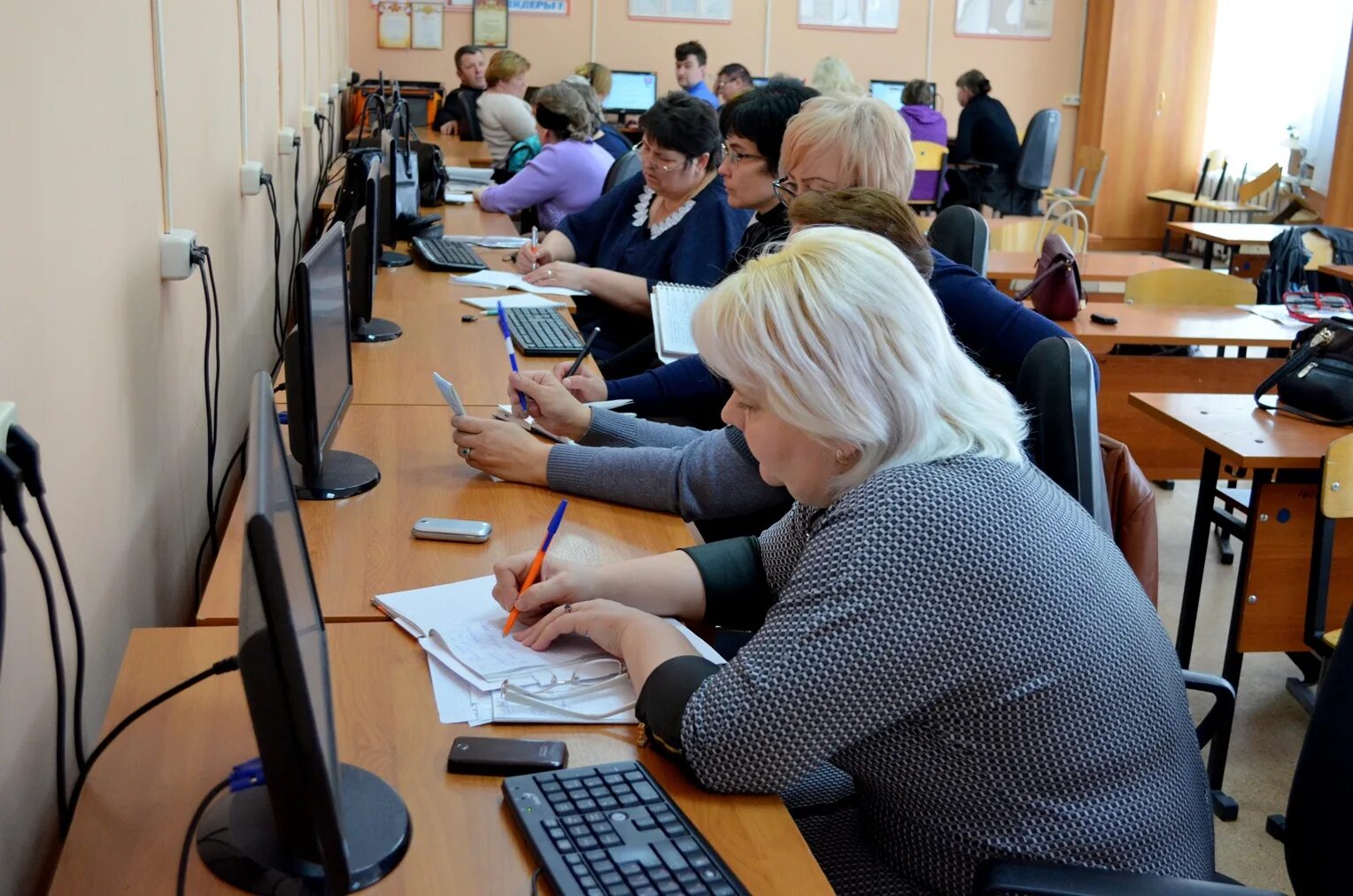 Новые курсы повышения квалификации. Повышение квалификации учителей. повышение квалификации преподавателей. переквалификация учителей. повышение квалификации воспитателя.