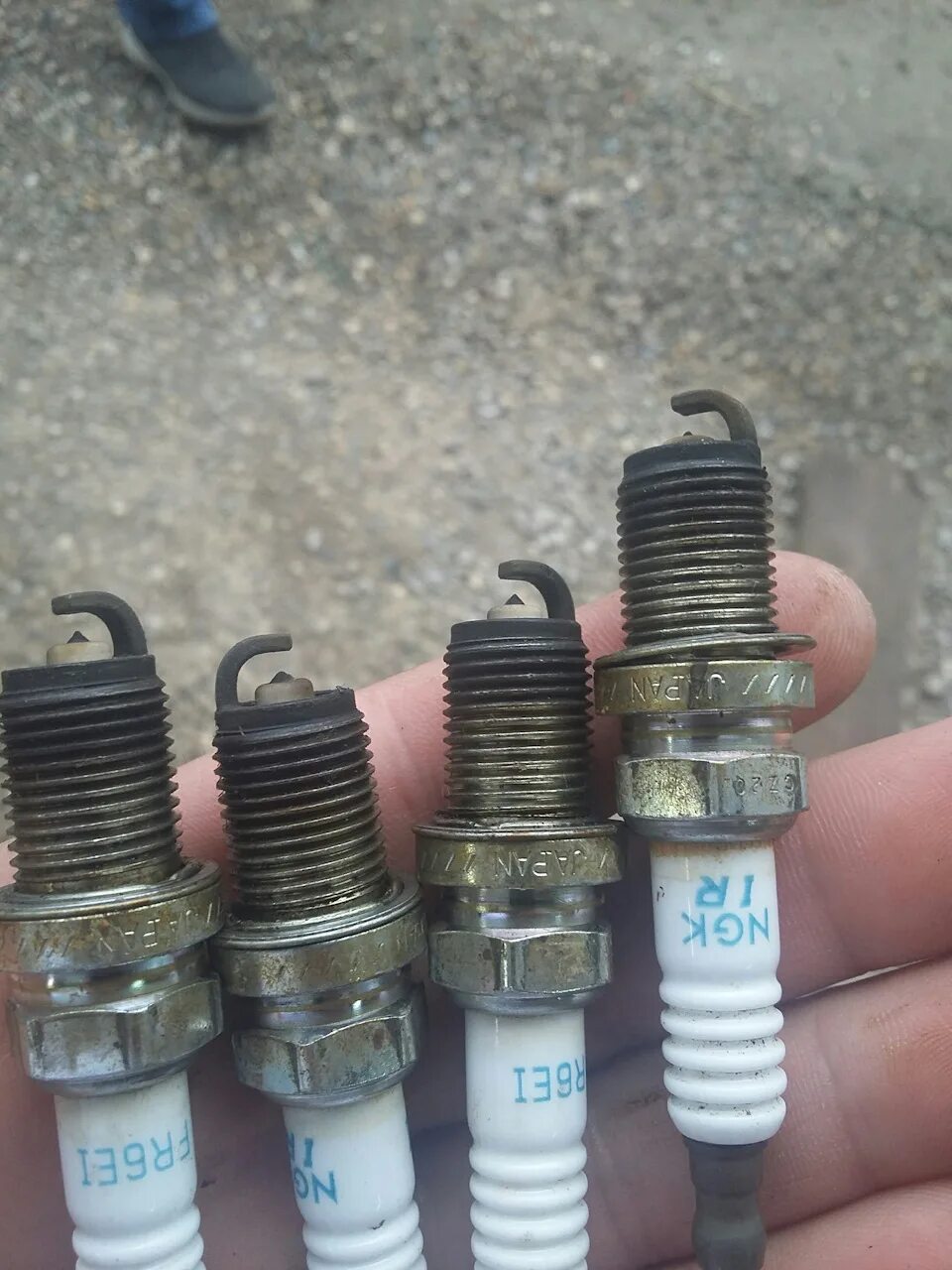 Xu22hdr9 denso. Свечи denso 2107 инжектор. Иридиевые свечи ngk. Иридиевые свечи зажигания на ваз 2101. Xu22hdr9 denso.