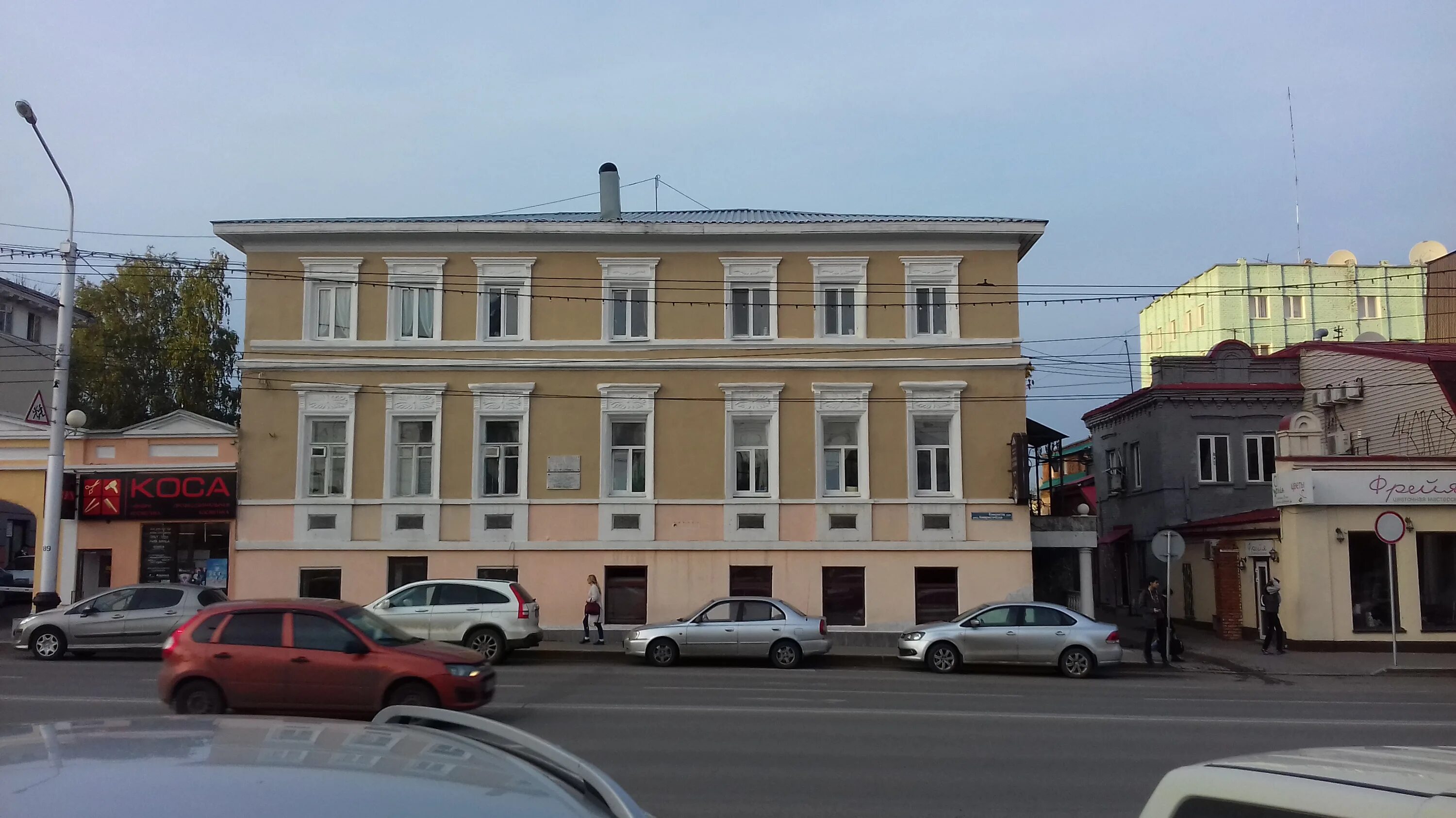 Коммунистическая 43 уфа. Дом офицеров уфимского гарнизона уфа. Японика уфа фото. Коммунистическая улица уфа. Дом офицеров уфимского гарнизона.