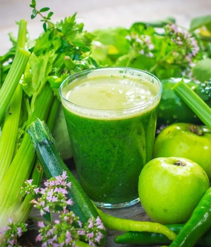 Смузи сельдерей огурец петрушка. Сельдерей для похудения. Сельдерей огурец. Фреш огурец сельдерей. Сельдерей огурец.
