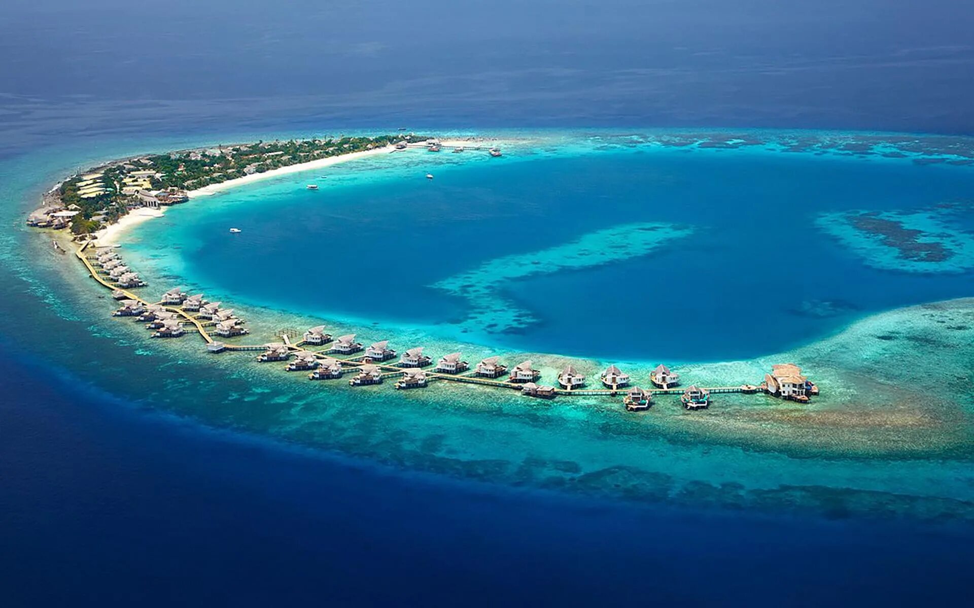 Каафу атолл мальдивы. Fairmont maldives sirru fen fushi. Курамати мальдивы отель. Факты о мальдивах. Lux north male atoll.