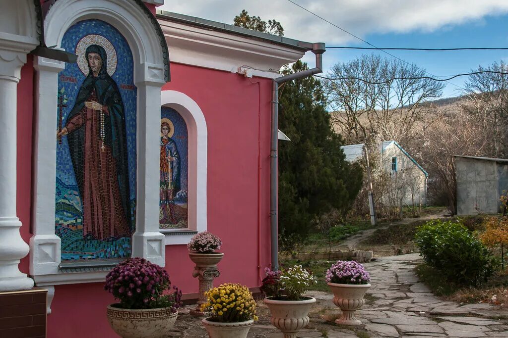 Топловский монастырь храм Параскевы. Топловский монастырь в Крыму. Тополевка женский монастырь Святой Параскевы. Свято Троице Параскевиевский монастырь Крым. Топловский монастырь сайт