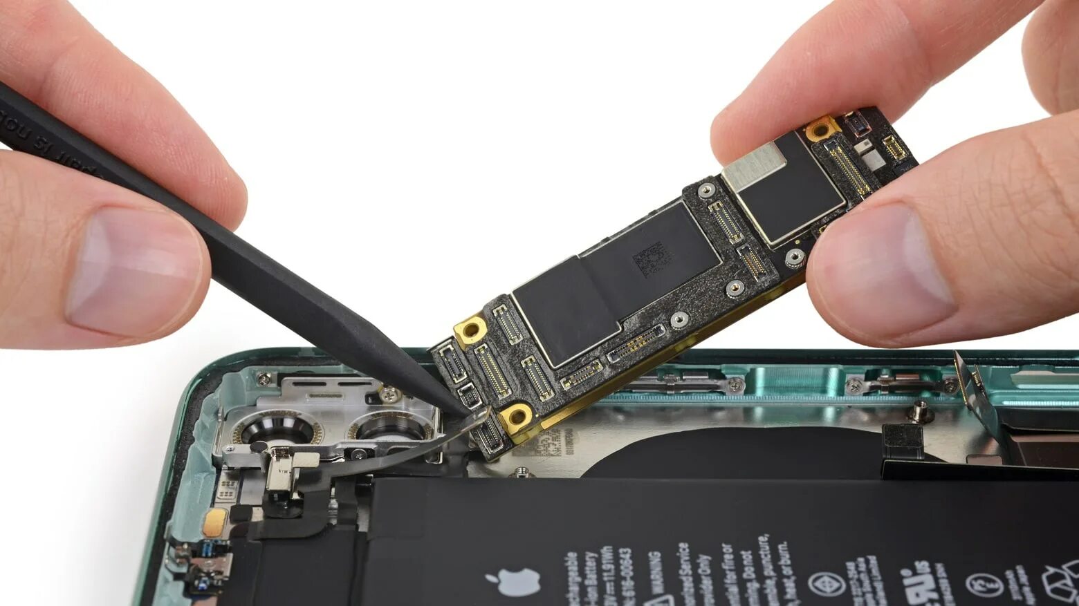 Оперативная память iphone 15 pro. Iphone 11 ifixit. iphone 11 плата. плата iphone 11 pro max. iphone 11 pro ifixit.
