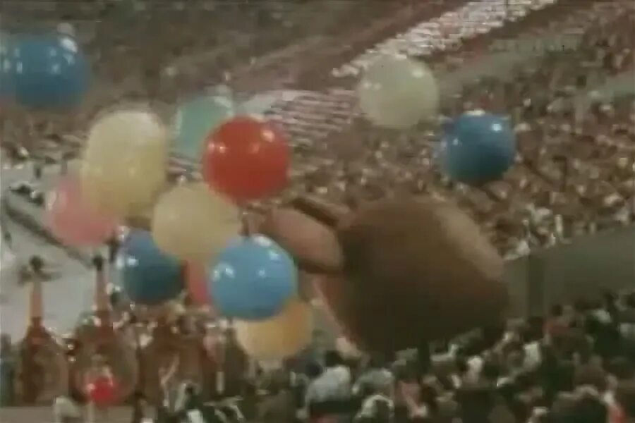 Песня про олимпиаду. Олимпийский мишка 1980 улетает. Закрытие олимпиады 1980.