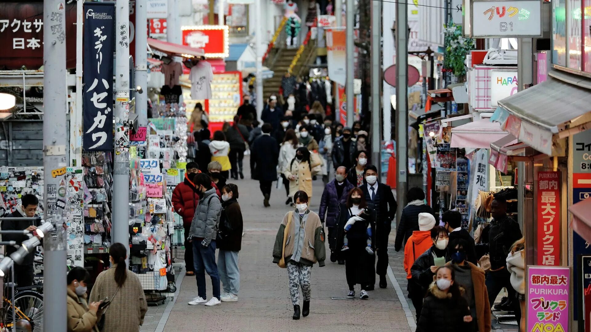 Япония Токио сейчас. Торговая улица Токио. Торговая улица в Японии. Япония улицы магазины.