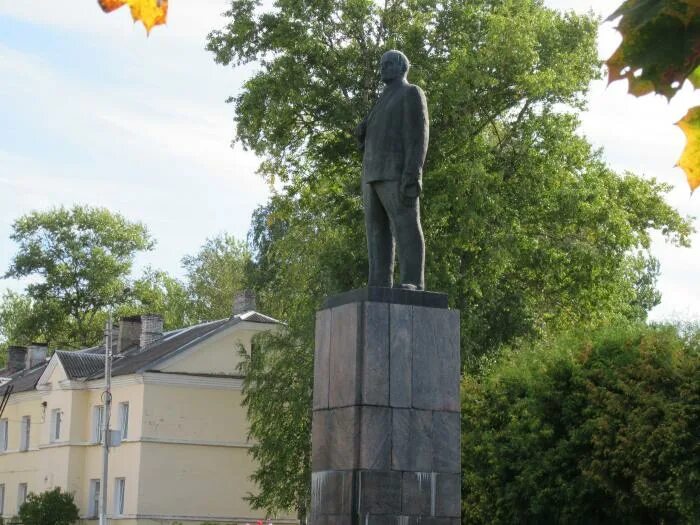 Лодейное поле памятник ленину. Проспект ленина 41а лодейное поле. Лодейное поле улица пр ленина. Ленина, д. Памятники региона ленинградской области.