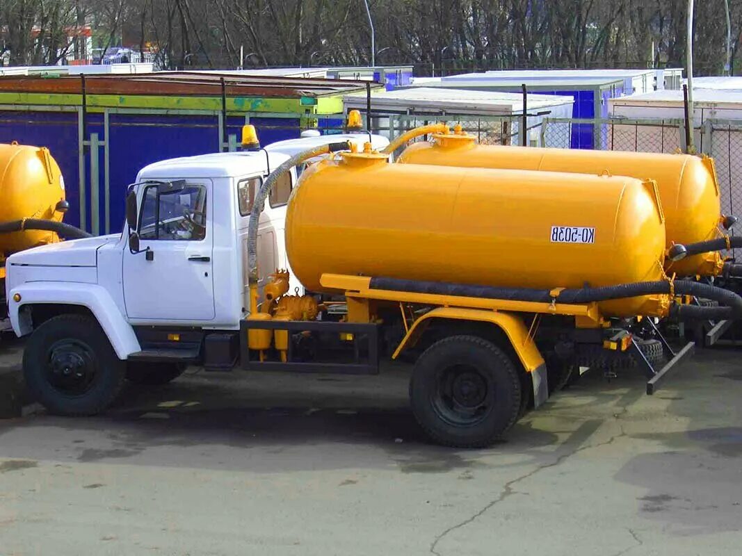 5 куб. 5 куб. Вакуумная машина ко-522б на базе газ-3309. Газ 3307 ассенизаторская. Ас машина красноярск.