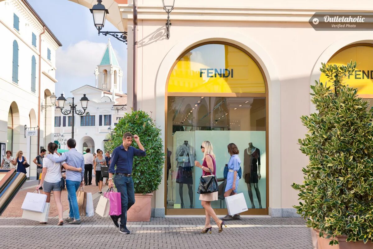 Outlets com. Венето Noventa di Piave Designer Outlet. Аутлеты Италии Венето. Аутлет MCARTHURGLEN Venice. Аутлет Венеция Италия.