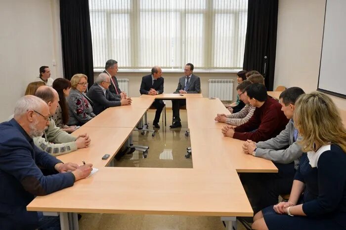 сотрудник научно исследовательского учреждения. сотрудник научно исследовательского учреждения. фармацевтическая отрасль. молодые ученые. исследовательская лаборатория.