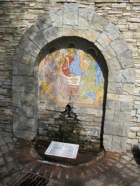 святой источник иконы феодоровской божией матери - кунай-колодец. кладбище родники раменский. родник поярково михайловский. святой источник неупиваемая чаша в коломне. родник в раменском парке.