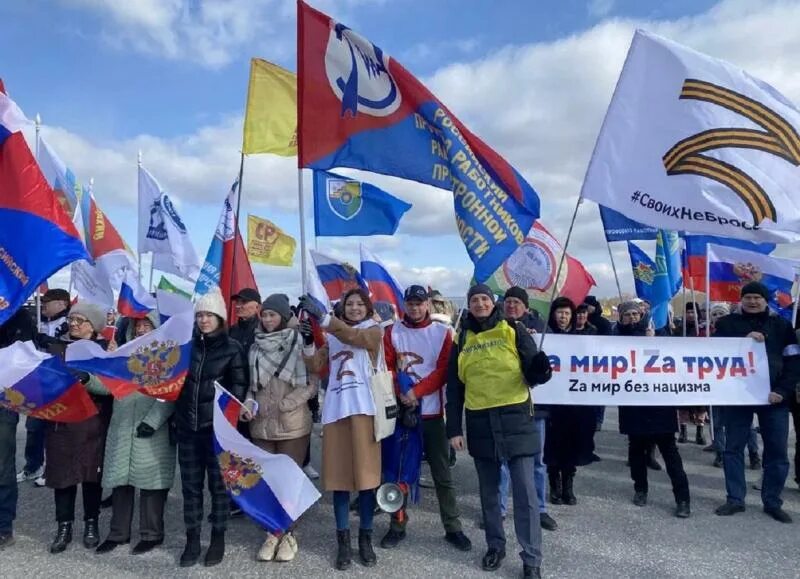 23 апреля новосибирск. Автопробег в поддержку Российской армии Новосибирск. Профсоюзы Новосибирска автопробег. Мир труд май Единая Россия. Автопробег 9 мая.