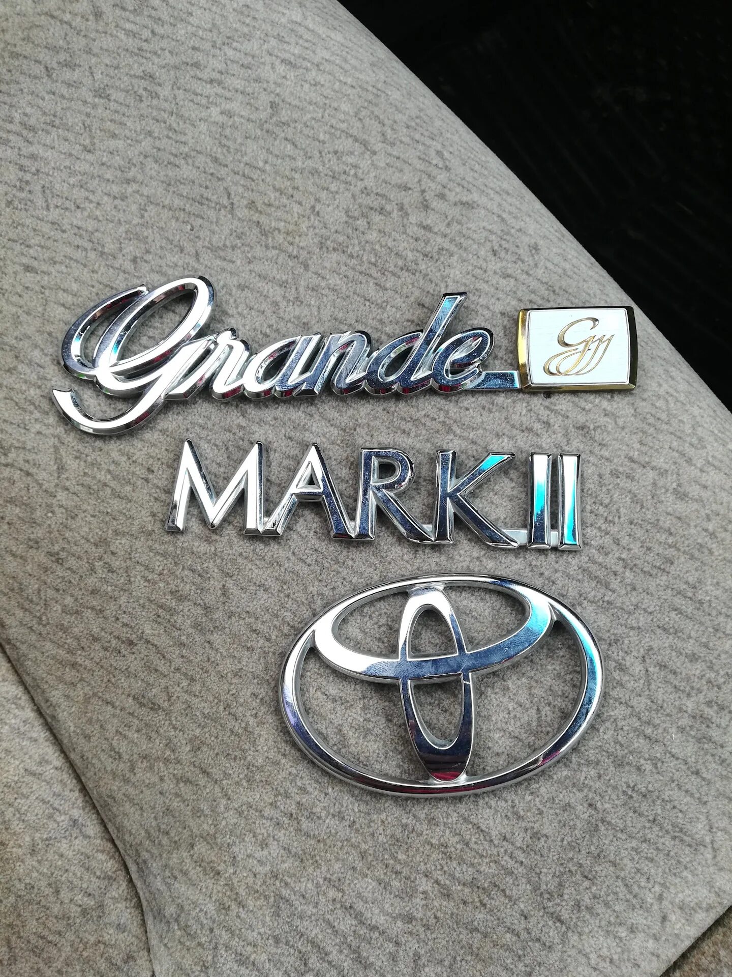 Значок тойота марк 2 100. Значок тойота марк 2 110. Марк 2 надпись. Тойота mark 2 значок. Логотип марка 2.