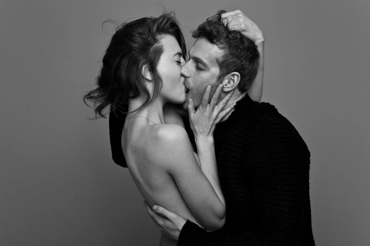 Sensual play. Страстный поцелуй. Фотосессия пары. Парная фотосессия. Красивый поцелуй.