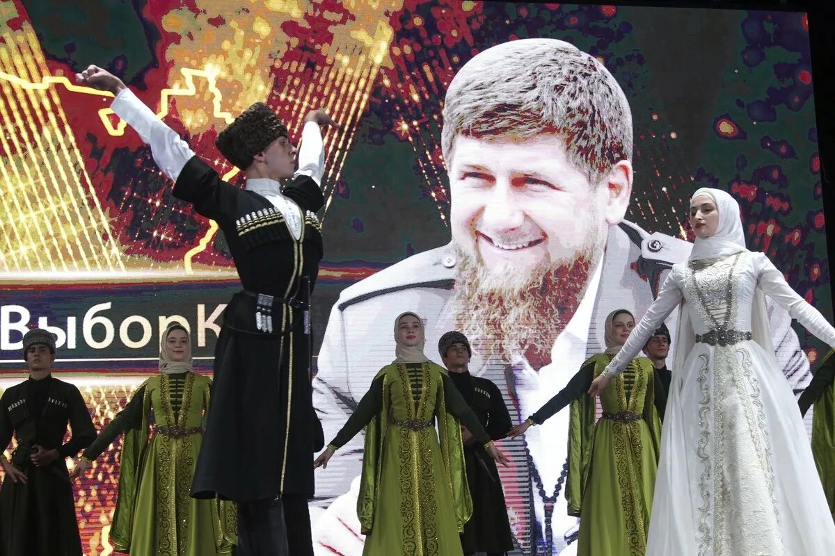 Дагадовла вай лоам паччахь. Чеченские песни кадырова. Дочка кадырова фото. Чеченские песни кадырова. Чеченские песни кадырова.