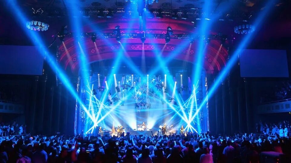 Produce show. Сафити концертный свет. Martin Lighting Stage. Jesus Culture. Martin Lighting Stage application.