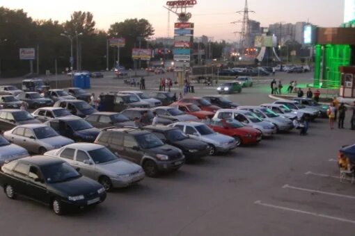 Казань ул. Автомобильная парковка казань. Парковка у тц. Муниципальные парковки в казани. Платная парковка казань.