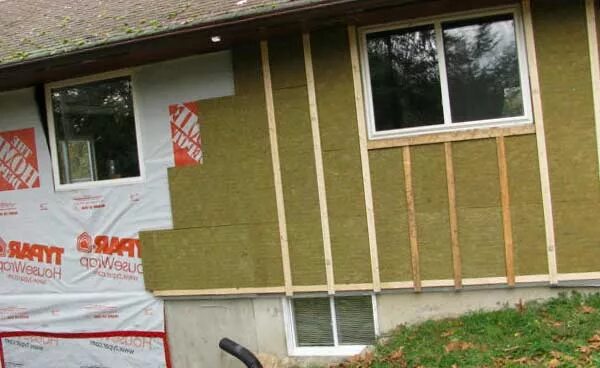 Утеплить стену под сайдинг. Ветрозащитная пленка для стен каркасного дома. Утеплитель технониколь под сайдинг. Утеплить стену под сайдинг. Утеплить деревянный дом снаружи.