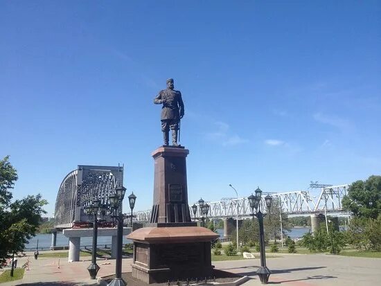 Воздух 3 новосибирск. Памятник Александру III (Новосибирск). Памятник на речном вокзале Новосибирск. Новосибирск памятник Александру на набережной. Памятник Александру 111 Новосибирск набережная.