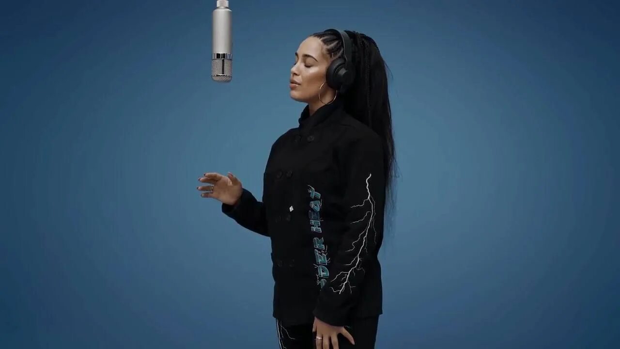 Blue light jorja smith. Jorja smith. jorja smith 2025. джорджа смит певица. colors show.
