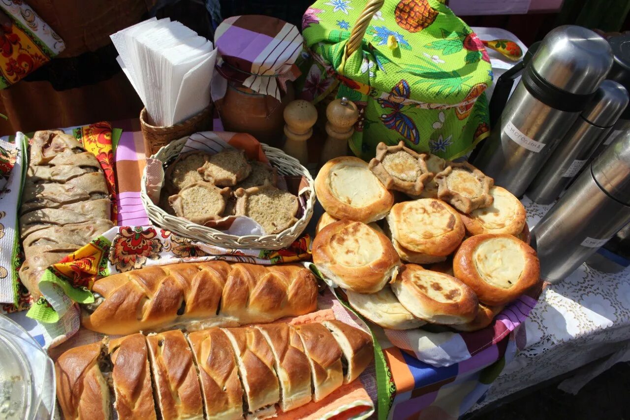 традиции русского народа кухня. русская национальная кухня. традиционная еда коми пермяков. консервированные лисички грибы. картошка по казачьи.