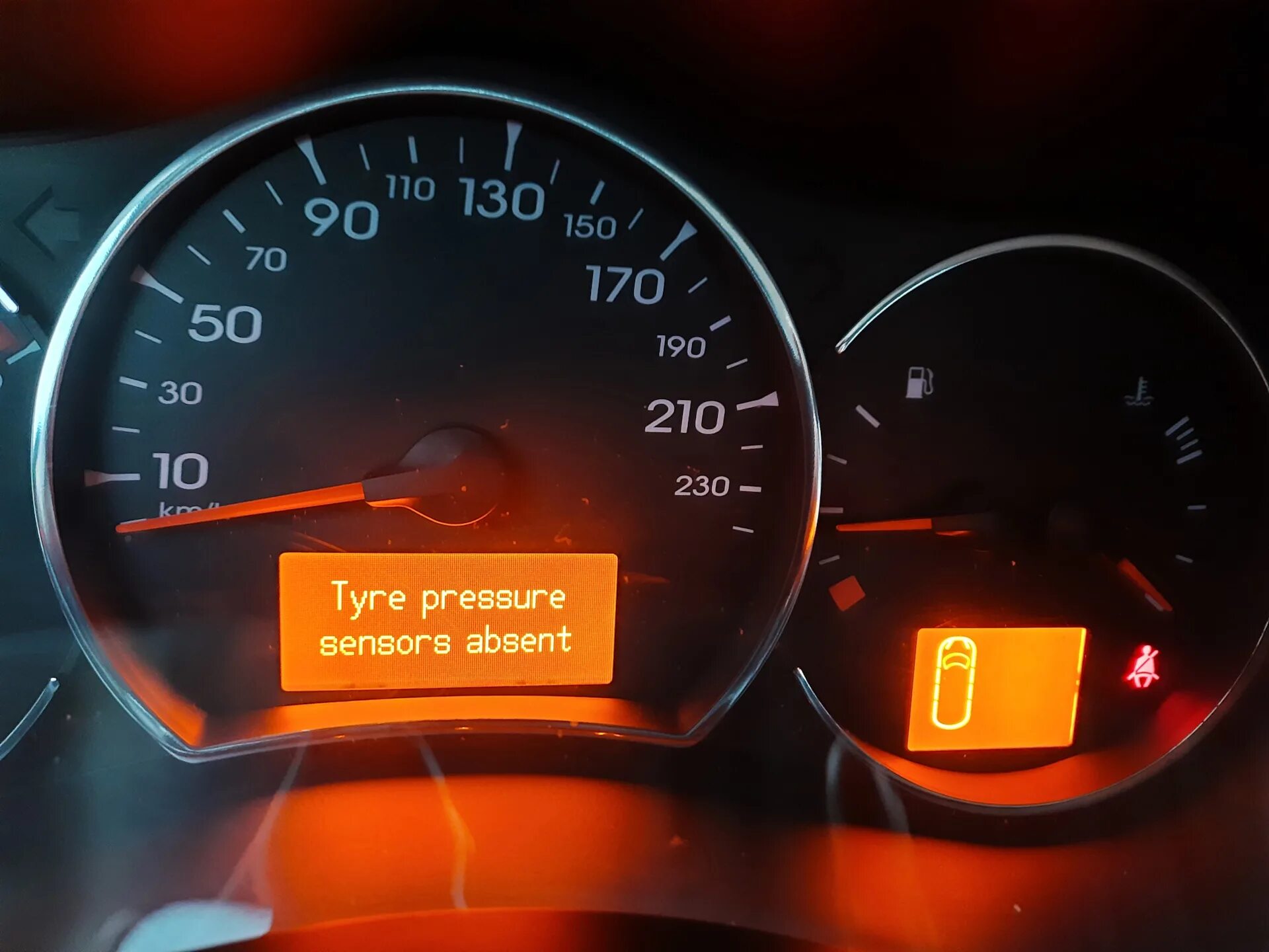 Up oil level. Up oil level. Масляный щуп пежо 308. Oil level correct рено кангу 1 перевод что значит. Up oil level.