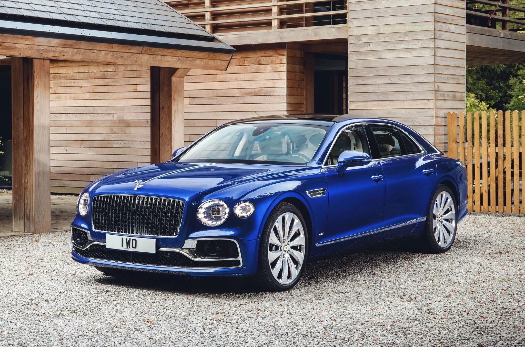 Машина за миллион рублей 2024 какую купить. Bentley Flying Spur 2020. Бентли Континенталь Флаинг Спур 2021. Бентли 2020 Flying Spur w12. Бентли Flying Spur 2022.