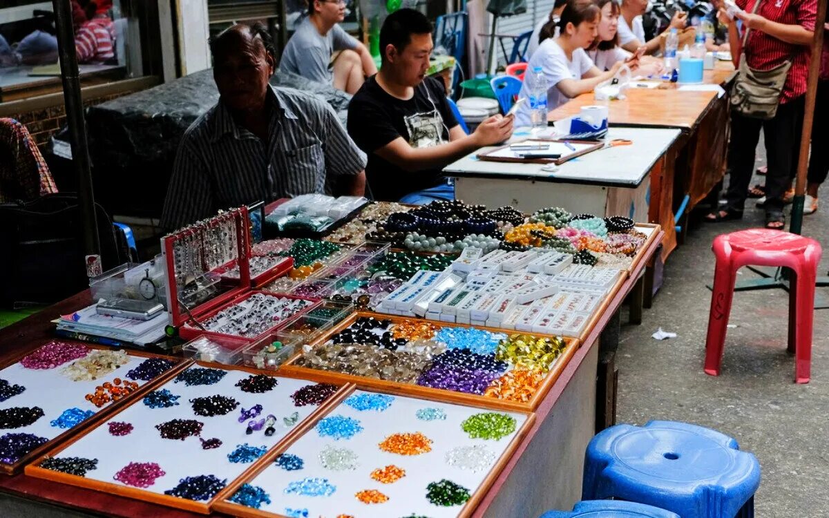 Рынок в Чантабури. Чантабури Таиланд. Чантабури рынок драгоценных камней. Пешавар рынок драгоценных камней. Экскурсионные материалы