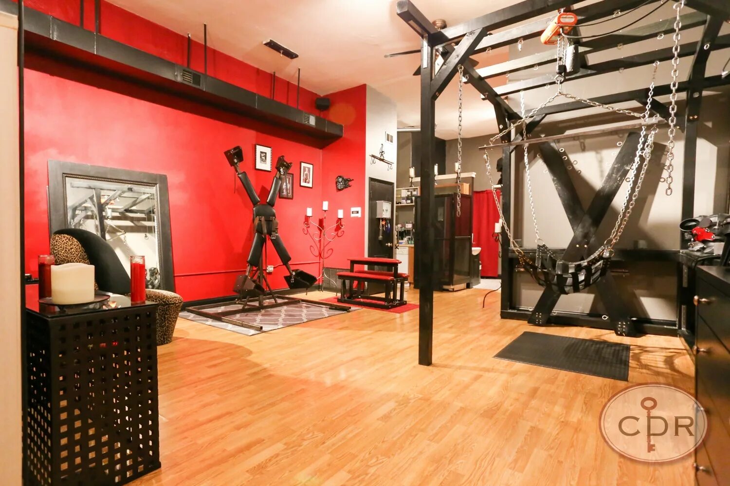 красная комната для утех. красная комната. комната для утех. комната для ролевых игр. красная комната для взрослых.