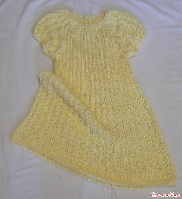 Вязаное платье для девочки 5 лет. Вязаное платье для девочки спицами. Детское платье реглан сверху. Вязаное платье для девочки из хлопка. Детское платье вязаное сверху.
