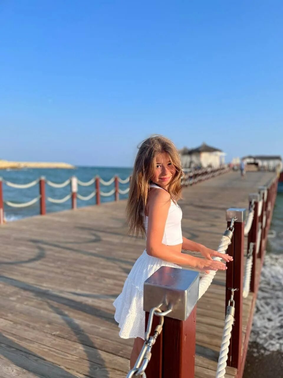 Блогер Милана Хаметова в купальнике, какие есть фото?