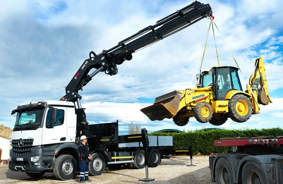Манипулятор услуги. Hiab x-hipro 858 ep-4. hiab 300-3. манипулятор хиаб 300. манипуляторный кран volvo.