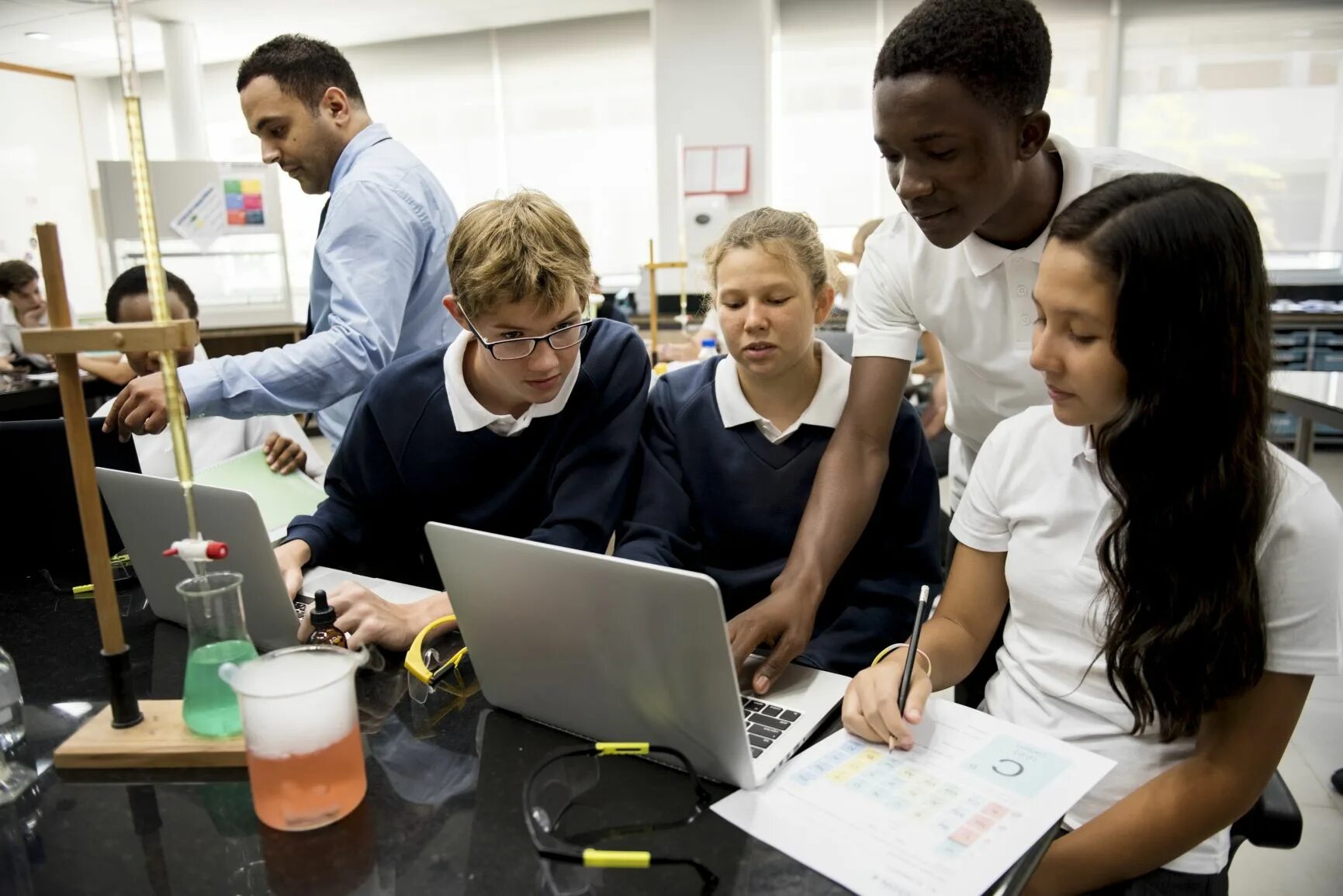 Training school. Group of students in Scientific Lab. Student participate in Scientific work. Alfred e. Smith career and Technical Education High School. Flair for Education.