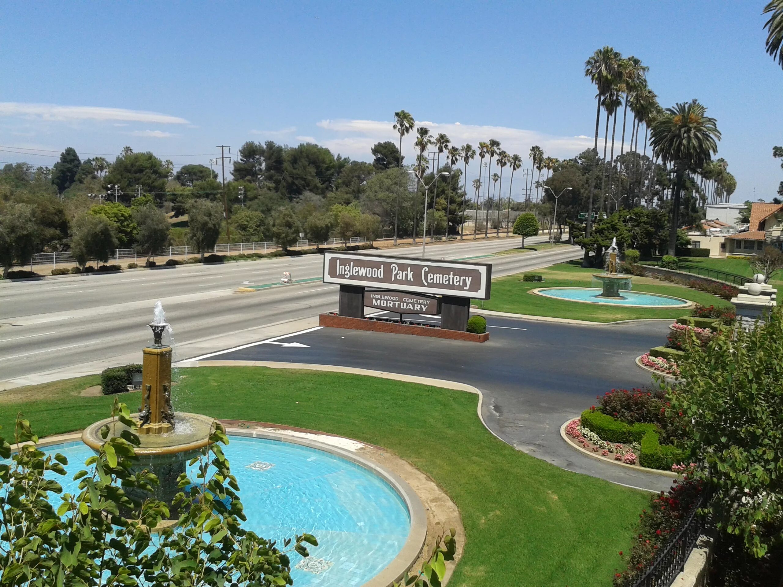 Инглвуд вестерн найтс. Инглвуд Лос Анджелес. Кладбище Инглвуд-парк. Инглвуд, Калифорния, США. Районы Лос Анджелеса Инглвуд.