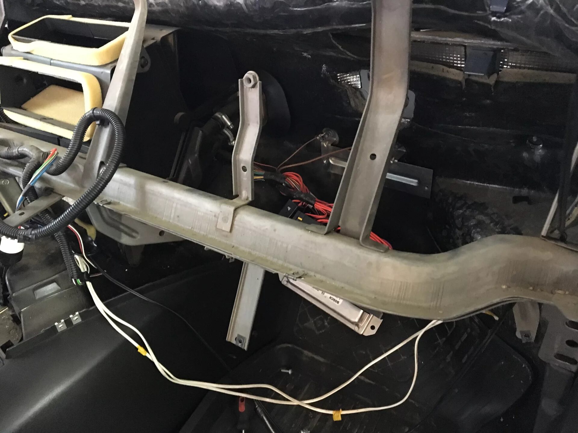 Замена отводящего патрубка радиатора отопителя - Chevrolet Niva, 1,7 л, 2010 год