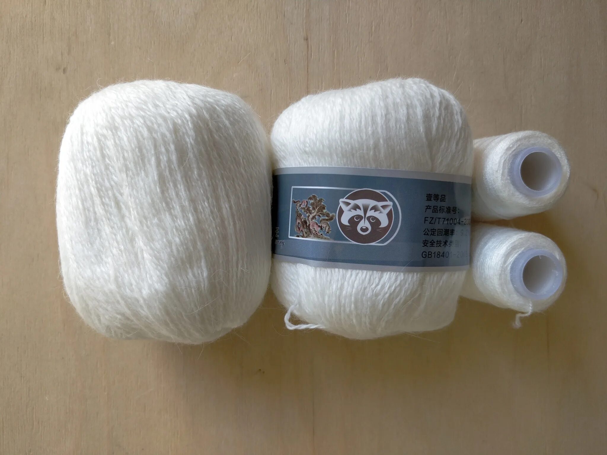 Пряжа пух норки бледный лимон 061. Пух норки ангора. Шапка из ангора раббит. Пух норки 50гр 350м. Пух норки ангора.