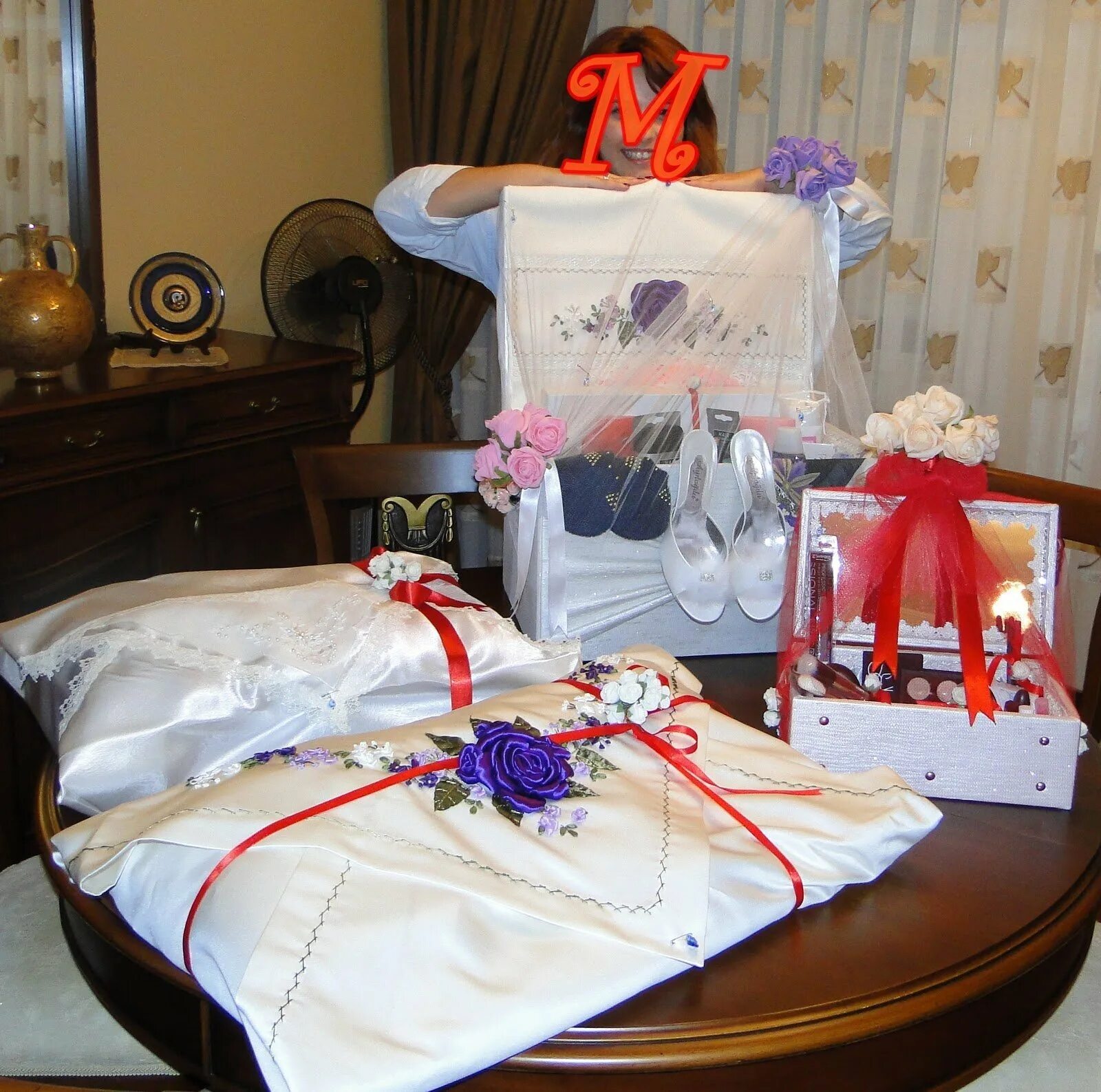 Вещи для невесты. Подарок на свадьбу приданое. Свадьба с приданым. Свадьба без приданое. Чемоданы для невесты.