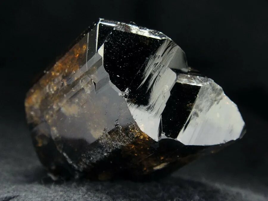 Минерал олова касситерит. Оловянная руда касситерит. Камень кестерит минерал. Касситерит минерал формула.