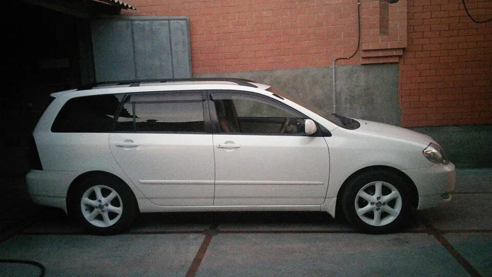 Королла филдер 2001 год. Тойота Королла Филдер 2001. Тойота Филдер 2001 года. Toyota Corolla Fielder 2001. Тойота Королла Филдер 2001г на проставках.