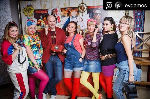 Дискотека в стиле 90х. Тематическая вечеринка 90. 90 одежда девушек вечеринка. образ из 90-х на вечеринку. день рождения в стиле 90-х одежда.