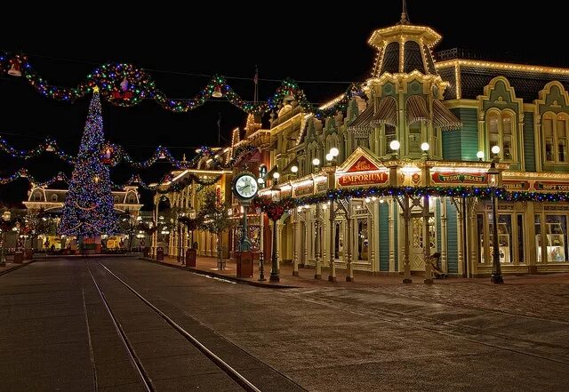Tommy Emmanuel One christmas night YouTube