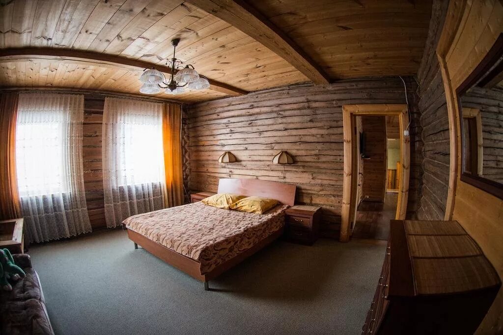 Подворье в суздале отель. Подворье в суздале отель. Суздаль подворье гостиница. Суздаль отель кровати коряги. Гостиница подворье суздаль.