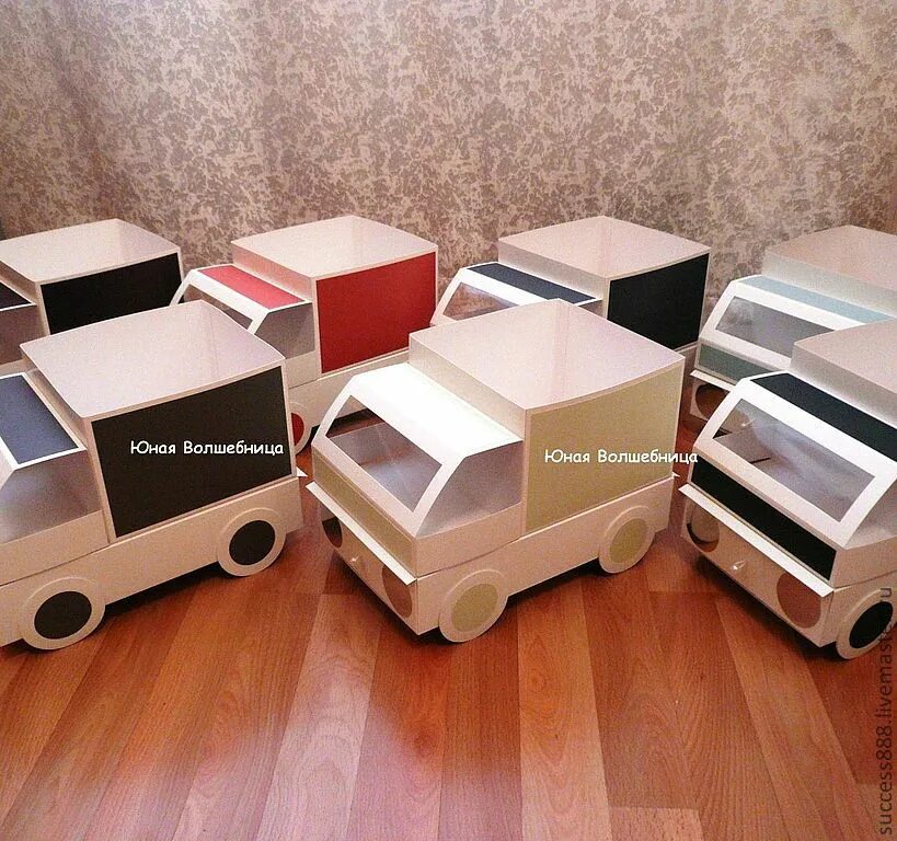 Машина из коробок. Машинка из картона для детей. Машинка из картона для детей. Подарочная коробка для автомобиля. Новогодний подарок в виде машины.