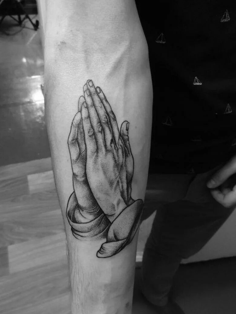 Татуировка двух рук. Татуировка мизинчики. Виды татуировок на руке. Татуировка руки молящегося. Татуировка двух рук.